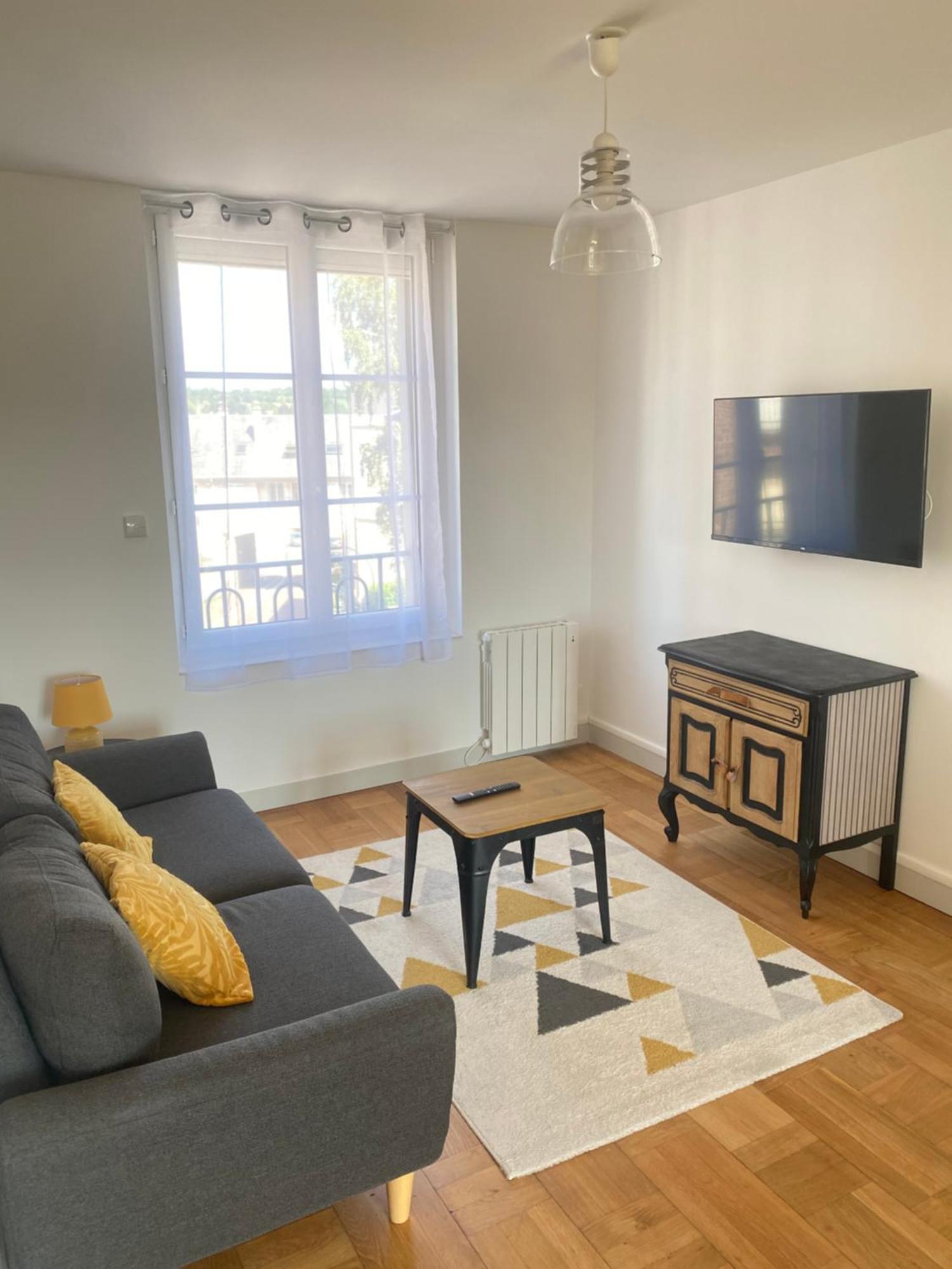 Apartment Superbe F2 Refait A Neuf Plein Centre Coutances